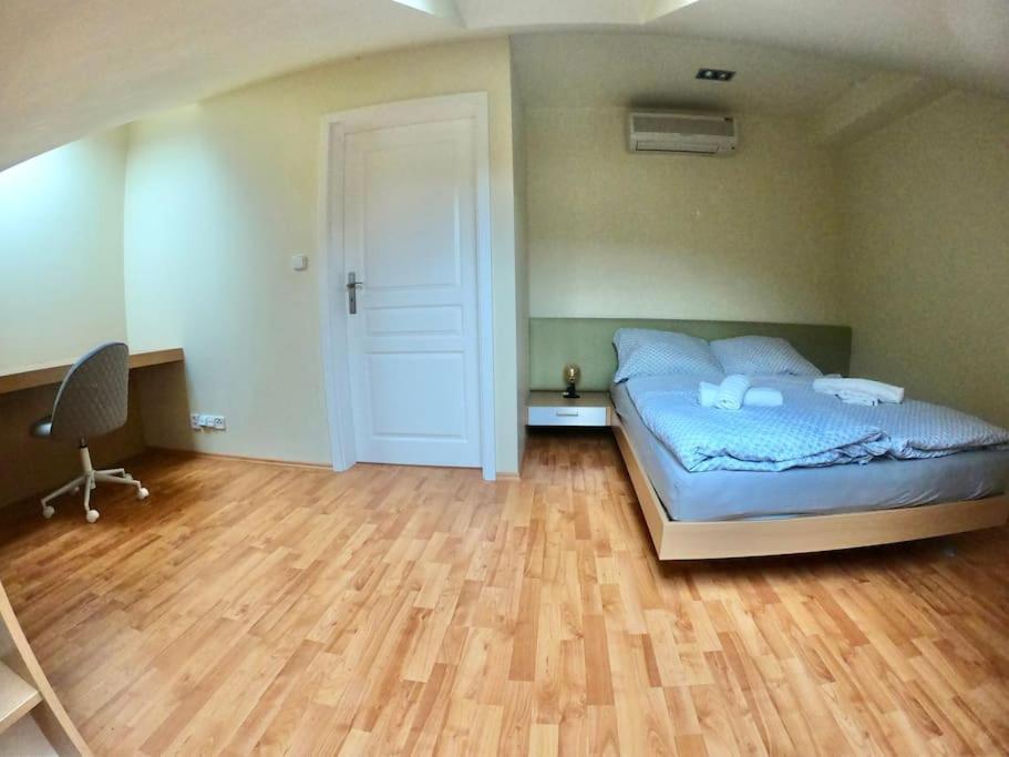 Huge Two Floor Apartment On The Park Colonnade With Free Parking For One Car, 160 Sqm Карловы Вары Экстерьер фото